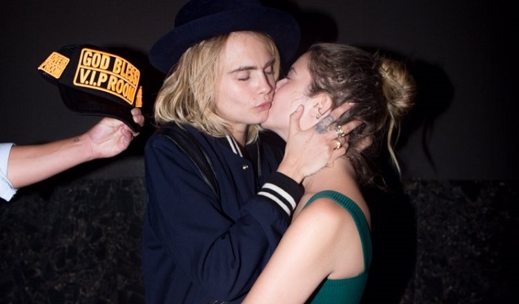 Cara Delevingne I Ashley Benson Su Se Verile Famoza Net